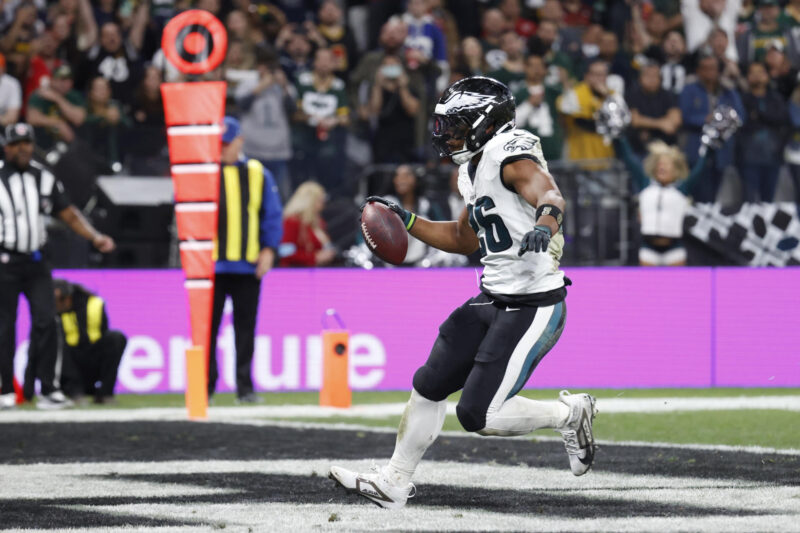 Saquon Barkley, de los Philadelphia Eagles, en una imagen de archivo en un un partido de la NFL entre Green Bay Packers y su equipo en el estadio Neo Química Arena en São Paulo (Brasil). EFE/ Sebastiao Moreira