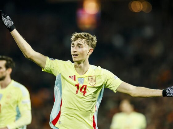 El jugador español Dean Huijsen en una imagen de archivo con la selección. EFE/EPA/KOEN VAN WEEL