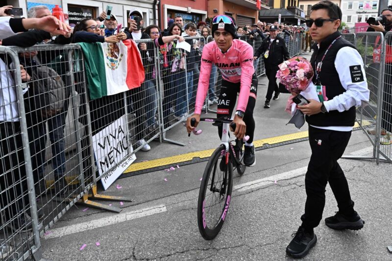 El mexicano Isaac del Toro (UAE), líder del Giro de Italia EFE/EPA/LUCA ZENNARO