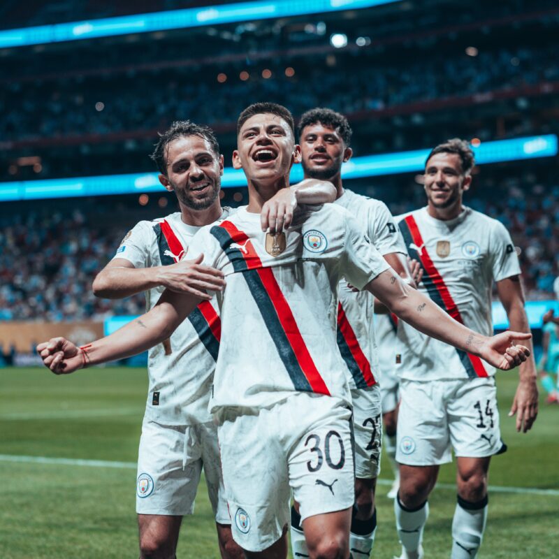 El Manchester City gana fácil y ya piensa en los octavos de final