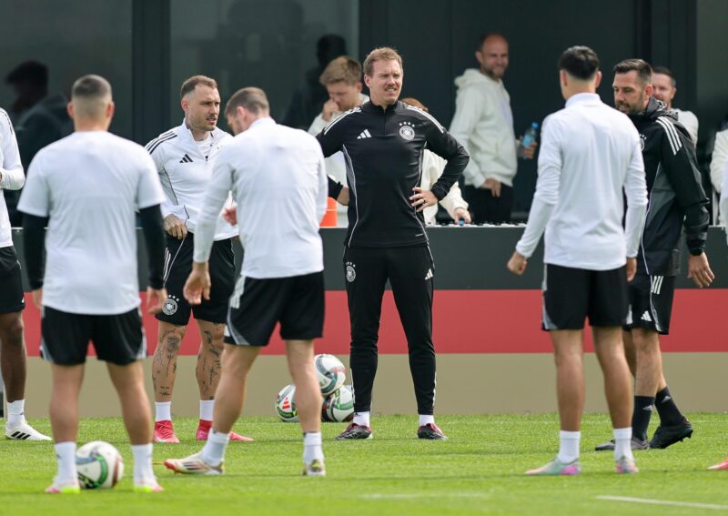 Los picks de la semifinal de Nations League: Alemania vs Portugal Nagelsmann observa a sus jugadores. EFE/EPA/RONALD WITTEK