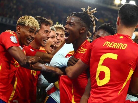 Los jugadores españoles celebran un gol durante la segunda semifinal de la UEFA Nations League en Stuttgart, Alemania. EFE/EPA/ANNA SZILAGYI