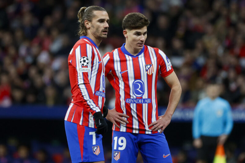 Julián Álvarez y Griezmann, en una foto de archivo con el Atlético de Madrid. EFE/ JuanJo Martín