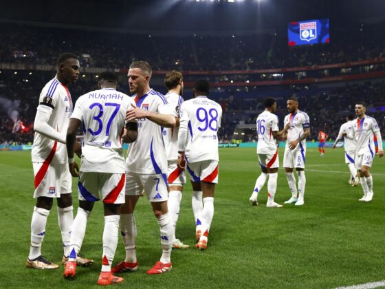Los jugadores del Lyon celebran un gol durante un partido de Liga Europa. EFE/EPA/(archivo 13/3/25) MOHAMMED BADRA