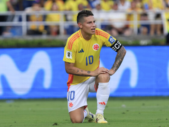 James Rodríguez de Colombia reacciona ante Perú en un partido por las eliminatorias sudamericanas al Mundial 2026. EFE/Ricardo Maldonado Rozo