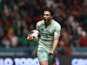Raúl Jiménez de México celebra un gol en el estadio Nemesio Diez, en la ciudad de Toluca (México). EFE/ Alex Cruz