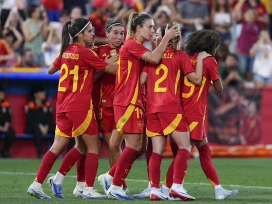 Las jugadoras españolas celebran el gol del empate de Claudia Pina durante el partido amistoso ante Japón el pasado viernes 27. EFE/Borja Sánchez-Trillo