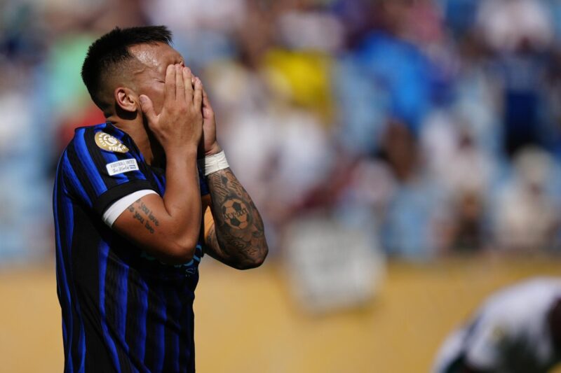 Fluminense elimina al Inter y avanza a cuartos del Mundial de Clubes Lautaro Martínez del Inter Milan reacciona ante Fluminense. EFE/JACOB KUPFERMAN