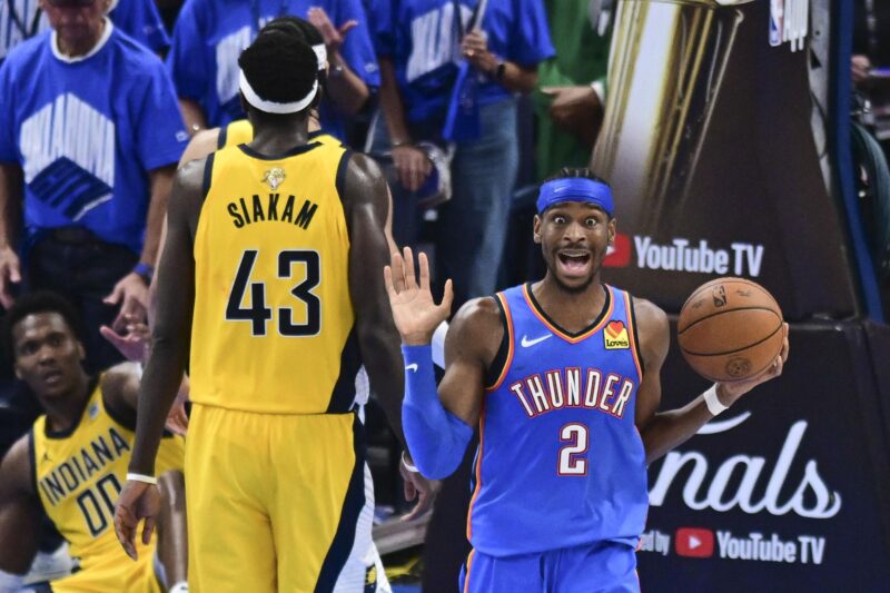 Unanimo Breves: Thunder campeón de la NBA y el Mundial de Clubes late Shai Gilgeous-Alexnander (d), base del flamante campeón de las Finales de la NBA, Oklahoma City Thunder, declaró que "No parece real" lo logrado ese domingo por su equipo en elPaycom Center. EFE/EPA/MANUELA SOLDI