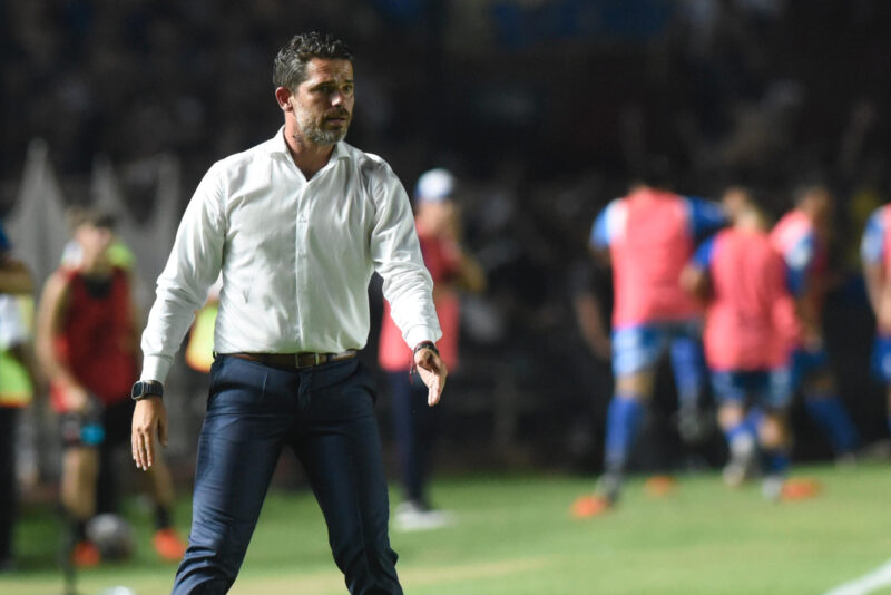 Imagen de archivo del entrenador argentino Fernando Gago. EFE/ Javier Escobar