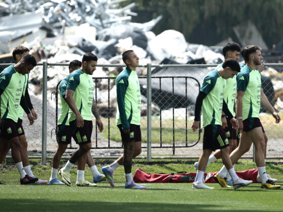 Desde la izquierda: Gilberto Sepúlveda, Alexis Vega, Roberto Alvarado y Jorge Sánchez, jugadores de la Selección Mexicana de fútbol durante un entrenamiento este miércoles, en el Centro de Alto Rendimiento de la Federación Mexicana de Fútbol, en Ciudad de México (México).EFE/José Méndez