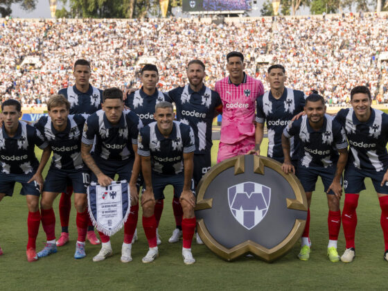 Jugadores de Monterrey forman antes de un partido del Mundial de Clubes. EFE/Ángel Colmenares