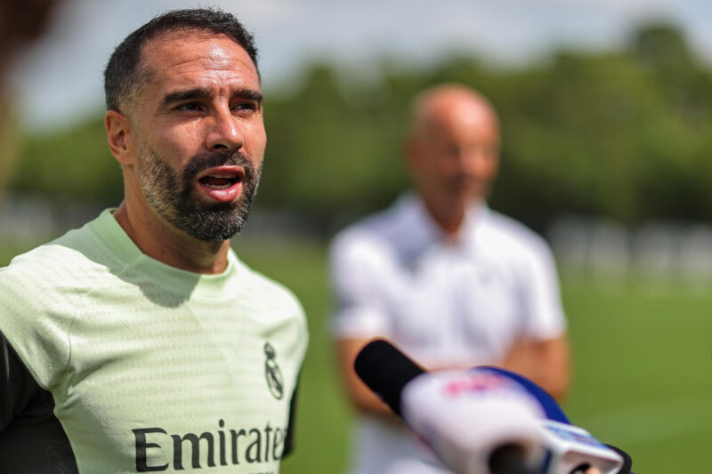 Dani Carvajal, de Real Madrid, habla con la prensa en The Gardens North County District Park de Palm Beach, Florida (Estados Unidos). EFE/Juan Ignacio Roncoroni