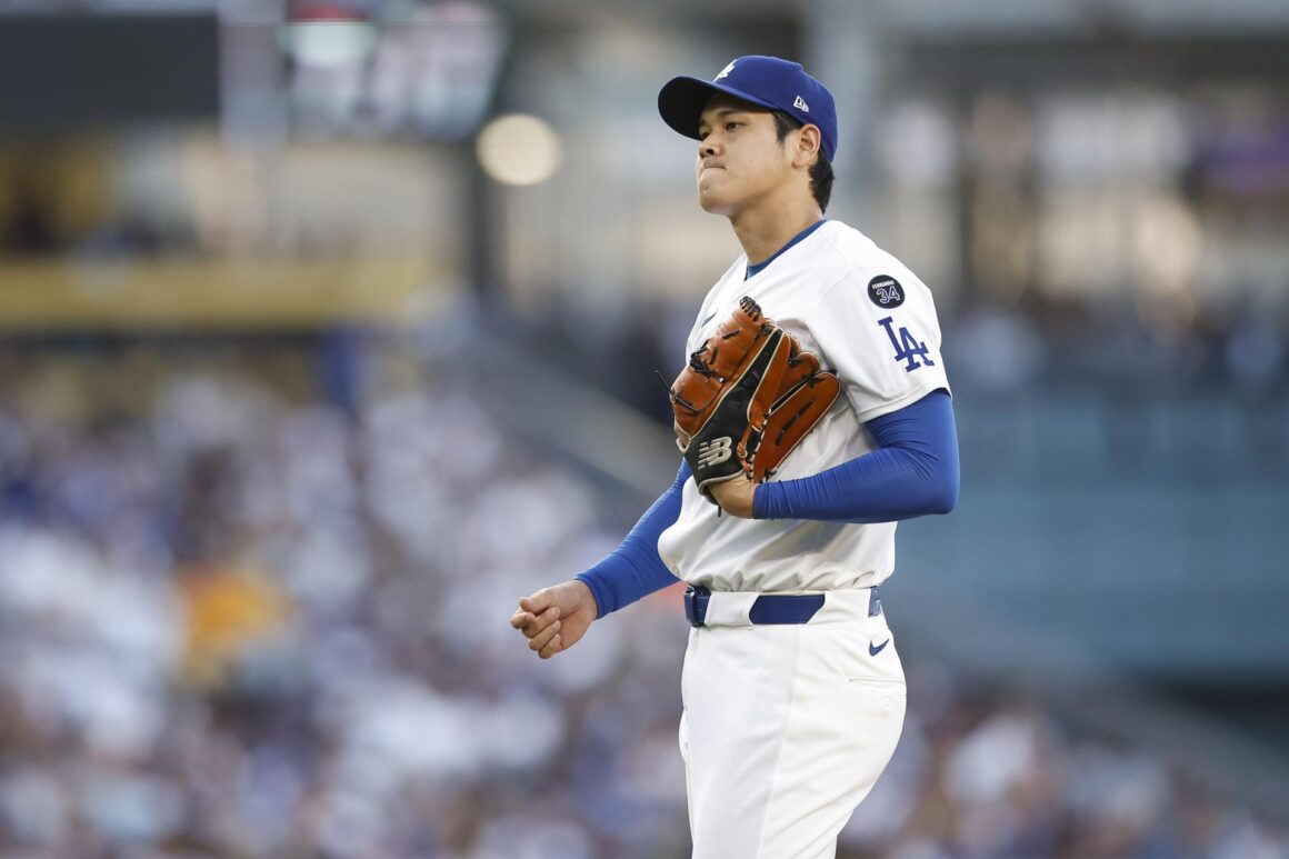 El lanzador abridor de los Dodgers de Los ??ngeles, Shohei Ohtani, prepara un lanzamiento durante el juego de este lunes contra los Padres de San Diego en Los ??ngeles (California). EFE/EPA/CAROLINE BREHMAN