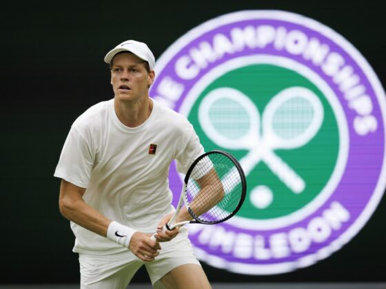 Jannik Sinner se entrena para el torneo de Wimbledon, que empieza el 30 de junio. EFE/EPA/TOLGA AKMEN