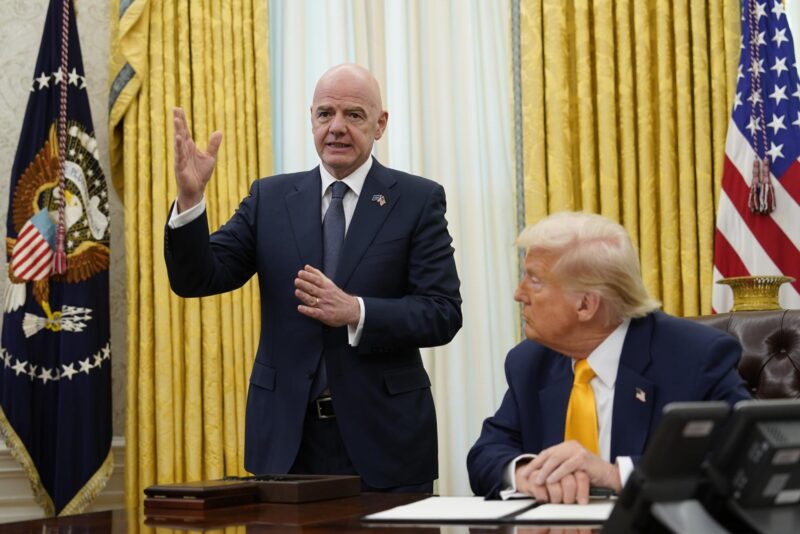¡Boletos para el Mundial 2026: ya casi salen a la venta! El presidente de la FIFA Gianni Infantino y el presidente de los Estados Unidos, Donald J Trump, durante una reunión en la Casa Blanca elpasado día 7 de marzo. EFE/EPA/CHRIS KLEPONIS / POOL
