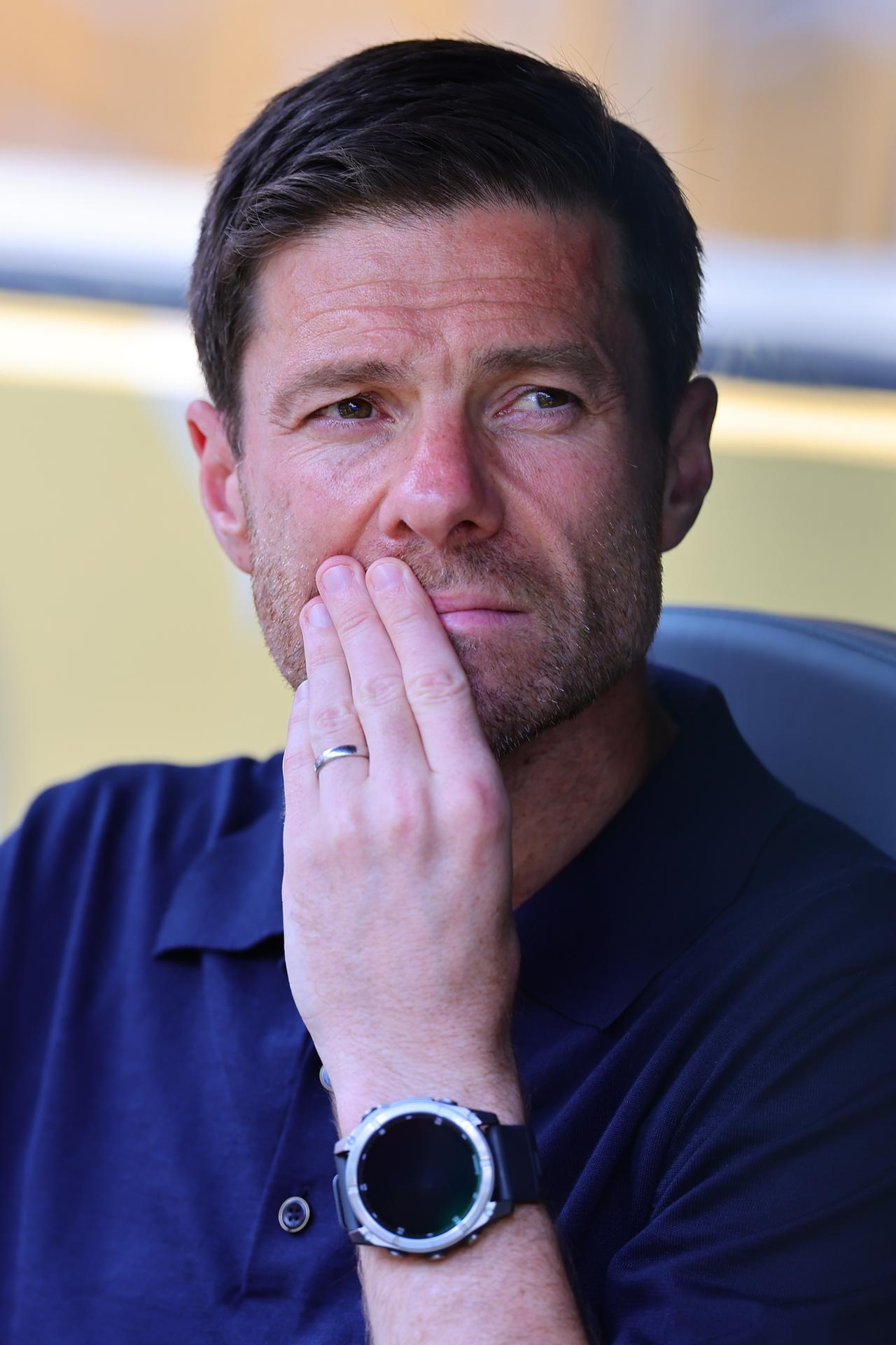 Xabi Alonso no suelta la libreta: afina detalles previo al Pachuca El entrenador del Real Madrid, Xabi Alonso, observa a su equipo ante el Al Hilal durante el Mundial de Clubes. EFE/CRISTOBAL HERRERA-ULASHKEVICH