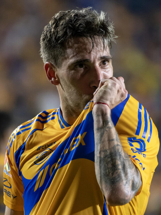 Fotografía de archivo del centrocampista uruguayo de los Tigres UANL, Fernando Gorriarán, celebrando una anotación en el estadio Universitario en Monterrey (México). EFE/ Miguel Sierra