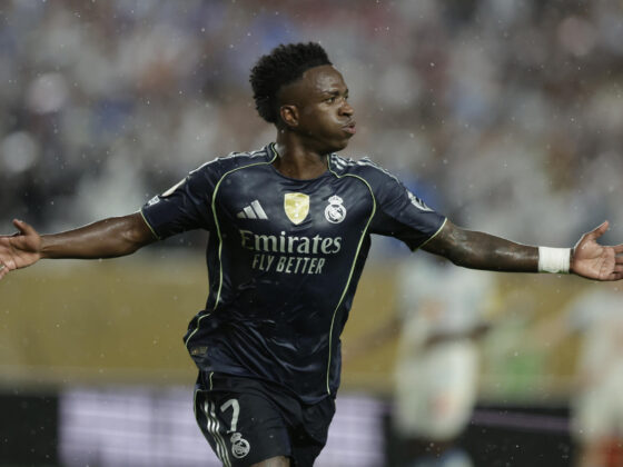 Vinicius Jr. volvió a ser decisivo para el Real Madrid. En el partido de cierre de la fase de grupos del Mundial de Clubes aportó este jueves un gol y una asistencia a la goleada por 0-3 al Salzburgo en el estadio Lincoln Financial Field de  Filadelfia. EFE/ Andre Coelho