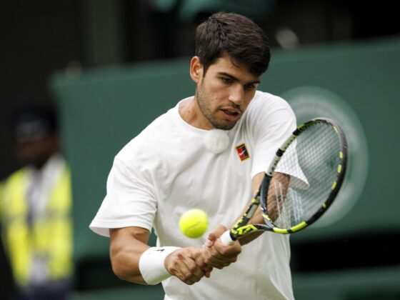 Carlos Alcaraz entrena en Wimbledon este jueves.EFE/EPA/TOLGA AKMEN