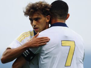 Cristiano Ronaldo y Joao Félix en el partido de pretemporada del Al Nassr ante Toulusse. | Foto tomada de X de @AlNassr