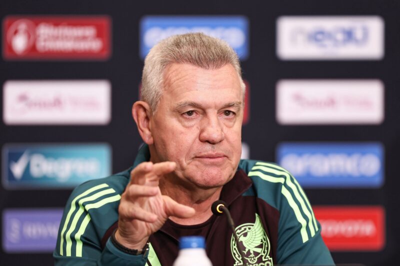 Javier Aguirre celebra el título de la Copa Oro bailando con su equipo