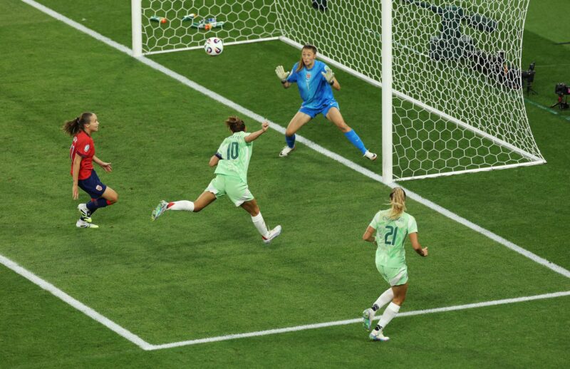 Italia sorprende y elimina a Noruega en la Euro Femenina