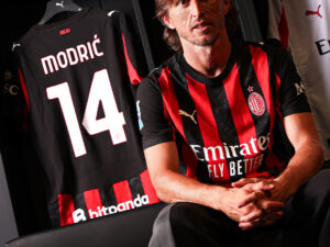 Modrić usará el 14 en el Milan hasta 2026, con opción de un año más
