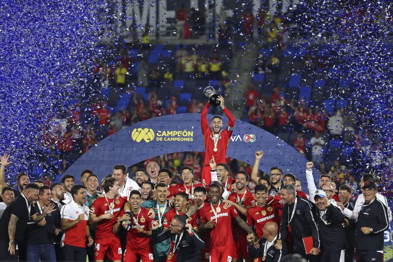 Toluca vence al América y se corona campeón de campeones Toluca vence al América y se corona campeón de campeones