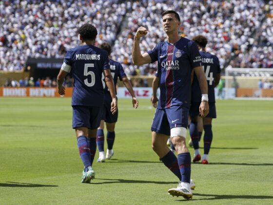 EAST RUTHERFORD (United States), 09/07/2025.- Fabian Ruiz of PSG (R) celebrates scoring the 1-0 goal during the FIFA Club World Cup 2025 match between Paris Saint-German and Real Madrid in East Rutherford, New Jersey, USA, 09 July 2025. (Mundial de Fútbol) EFE/EPA/CJ GUNTHER