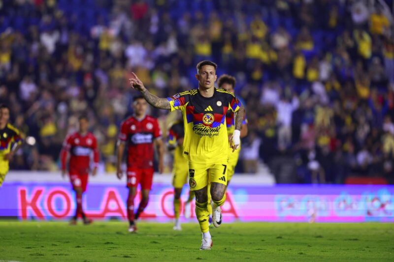Paul Rodríguez celebra un gol de América a Tijuana este miércoles, en el estadio Ciudad de los Deportes en Ciudad de México (México). EFE/Sáshenka Gutiérrez
