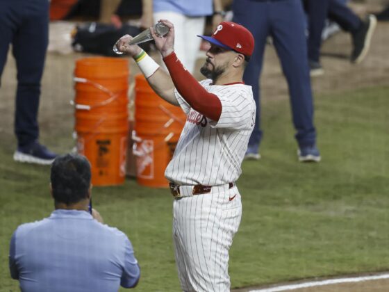Kyle Schwarber fue el protagonista este martes en Atlanta del triunfo por 4-3 de la Liga Nacional sobre la Americana en el primer Juego de Estrellas, que debió decidirse por la vía del derbi de jonrones. EFE/EPA/ERIK S. LESSER