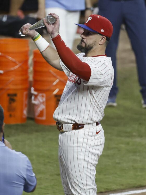 Kyle Schwarber fue el protagonista este martes en Atlanta del triunfo por 4-3 de la Liga Nacional sobre la Americana en el primer Juego de Estrellas, que debió decidirse por la vía del derbi de jonrones. EFE/EPA/ERIK S. LESSER