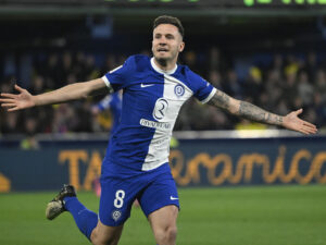 El centrocampista del Atlético de Madrid Saúl Ñíguez -que podría marcharse al Flamengo brasileño- en una imagen de archivo celebrando un gol en el estadio de La Cerámica ante Villarreal. EFE/Andreu Esteban