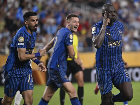 Kalidou Koulibaly, del Al Hilal (d),. celebra su gol durante el primer tiempo extra del partido de la Copa Mundial de Clubes de la FIFA 2025 entre Manchester City y Al Hilal en Orlando, Florida, (EE.UU.). EFE/MIGUEL RODRIGUEZ