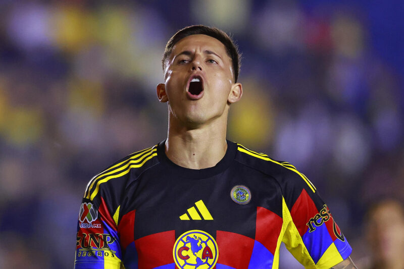 Brian Rodríguez del América festeja un gol durante un juego por la jornada 2 del torneo Apertura 2025 de la Liga MX, en el estadio Ciudad de los Deportes en Ciudad de México (México). EFE/Sáshenka Gutiérrez
