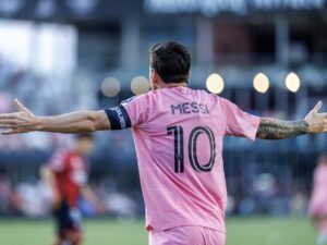 El 10 Lionel Messi aportó este miércoles dos asistencias para el triunfo de Inter Miami por 2-1 sobre el Atlas mexicano en partido de la Leagues Cup jugado en Fort Lauderdale (Florida). EFE/EPA/CRISTOBAL HERRERA-ULASHKEVICH