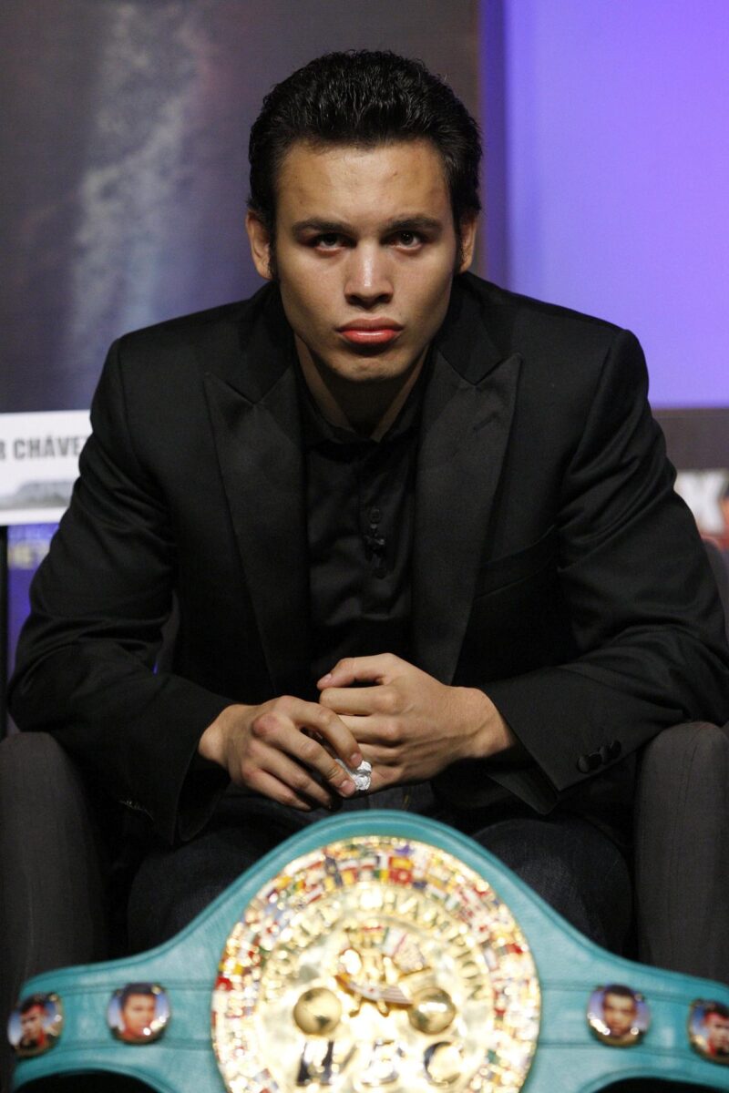 Julio César Chávez defiende a su hijo: “Los abogados ya trabajan” Fotografía de archivo del 17 de julio de 2012 del boxeador mexicano Julio César Chávez Jr. durante una rueda de prensa en Ciudad de México (México). EFE/Alex Cruz ARCHIVO