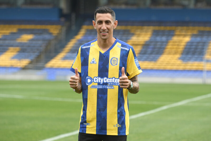 Ángel Di María: "Volver a casa es algo muy especial" El delantero argentino Ángel Di María reacciona durante su presentación como nuevo jugador del Rosario Central en el Estadio Gigante de Arroyito en Rosario (Argentina). EFE/Sebastián Granata