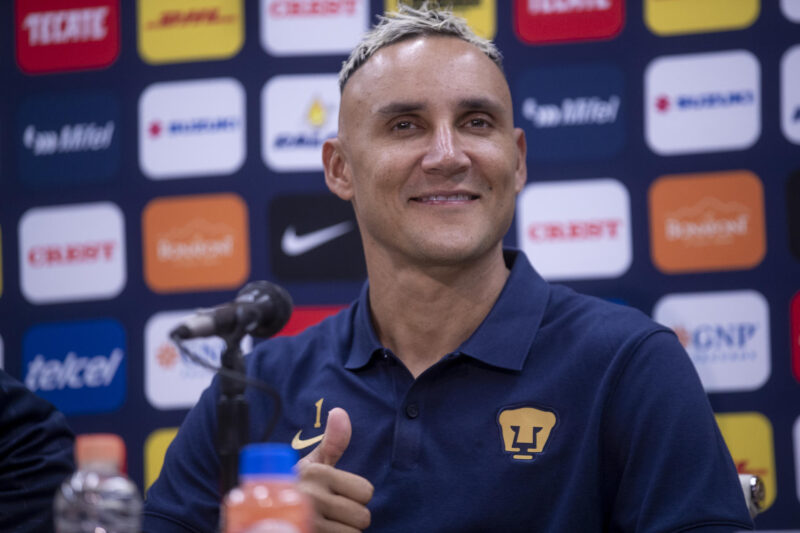 Imagen de archivo del futbolista costarricense Keylor Navas durante su presentación como refuerzo de los Pumas en la Ciudad de México (México). EFE/ Isaac Esquivel