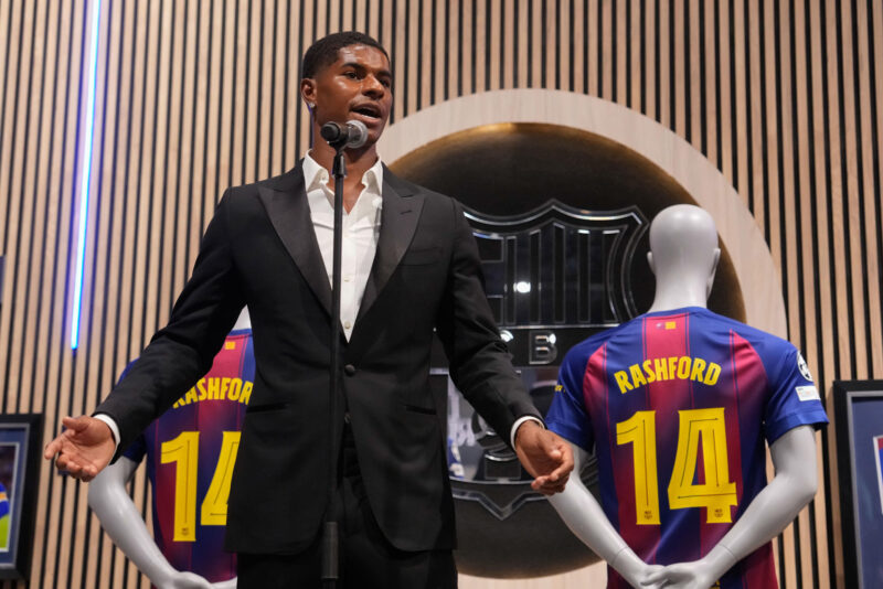 Marcus Rashford: "Siento que en el Barça estoy en casa" El delantero internacional inglés Marcus Rashford comparece este miércoles en un acto con la prensa organizada por el Barcelona en la tienda oficial del Spotify Camp Nou, después de que el equipo azulgrana anunciara su fichaje. EFE/ Enric Fontcuberta