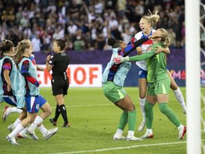 Las jugadoras de Inglaterra celebran la clasificación para las semifinales.EFE/EPA/ENNIO LEANZA