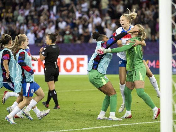 Las jugadoras de Inglaterra celebran la clasificación para las semifinales.EFE/EPA/ENNIO LEANZA