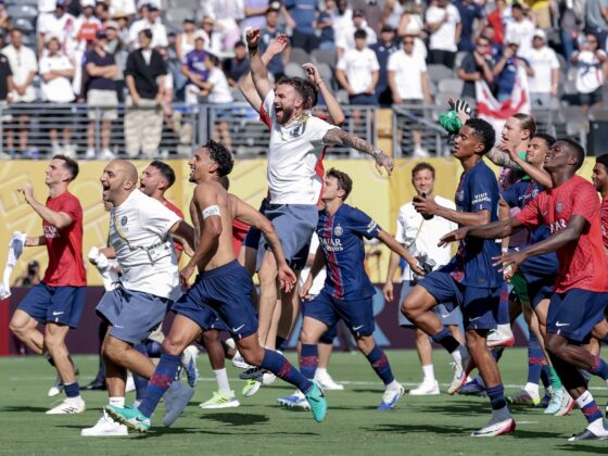 Jugadores del Paris Saint-Germain celebran el paso a la final del Mundial de Clubes después de golear 4-0 al Real Madrid. EFE/EPA/JUSTIN LANE PSG