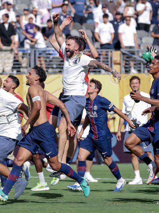 Jugadores del Paris Saint-Germain celebran el paso a la final del Mundial de Clubes después de golear 4-0 al Real Madrid. EFE/EPA/JUSTIN LANE PSG