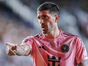 El mediocentro argentino Rodrigo De Paul debutó este miércoles con Inter Miami en partido de la Leagues Cup contra el Atlas mexicano jugado en Fort Lauderdale (Florida). EFE/EPA/CRISTOBAL HERRERA-ULASHKEVICH