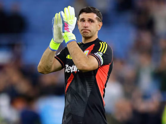 El 'Dibu' Martínez: parecía despedida, pero sigue en Aston Villa
