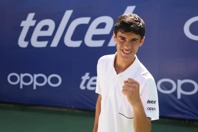Rodri Pacheco en acción durante un partido de tenis en el US Open 2025