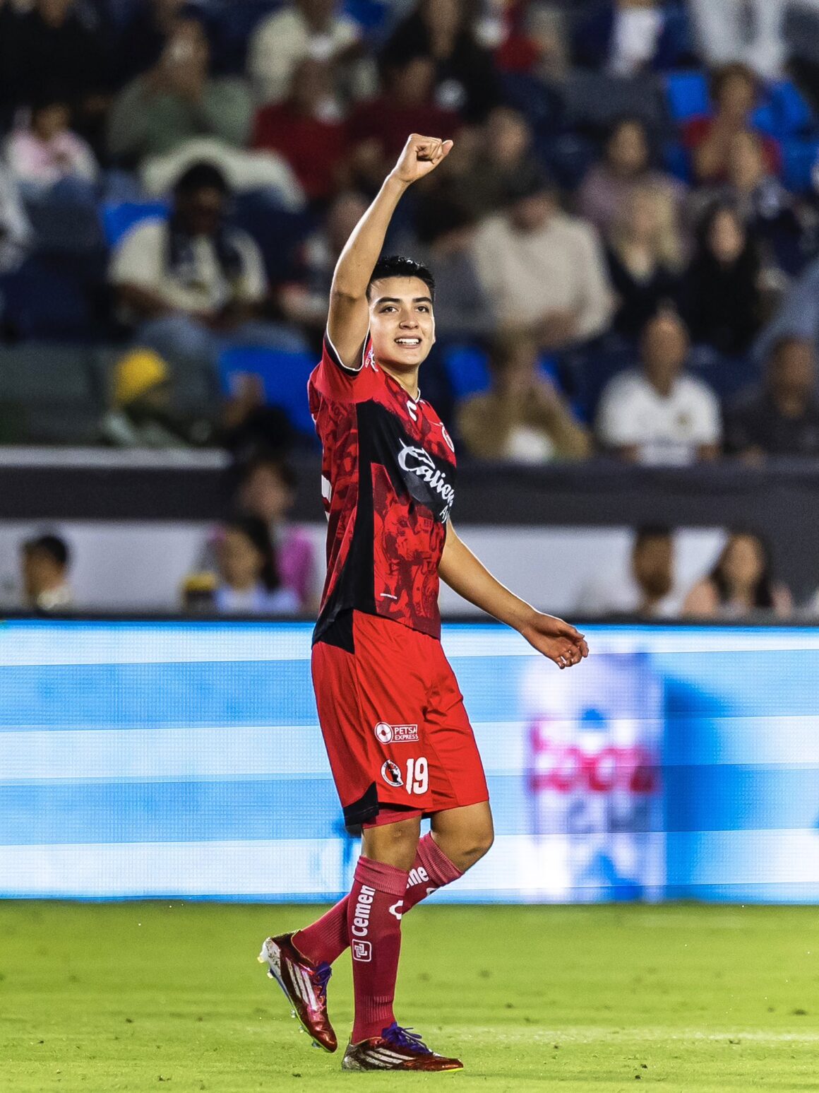 Gilberto Mora en partido con los Xolos de Tijuana.