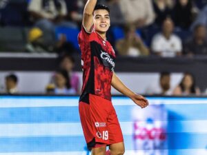 Gilberto Mora en partido con los Xolos de Tijuana.